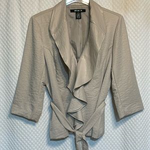 89th & Madison, Fully Lined Ruffle Front Blazer 💕